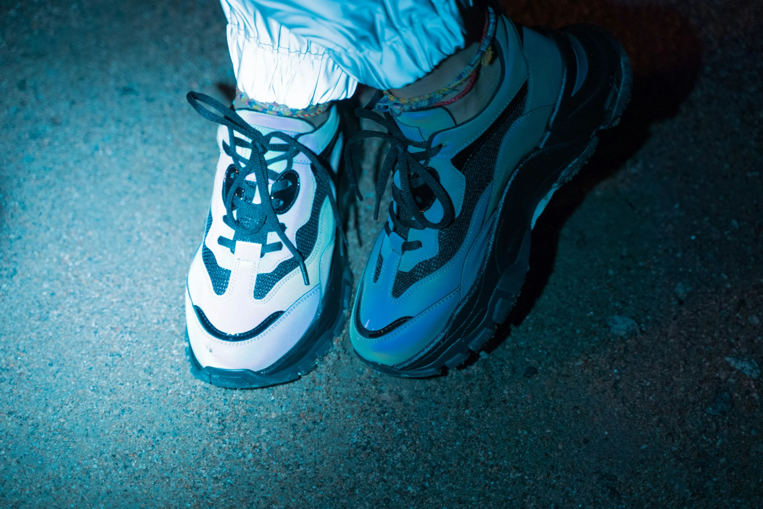 sneakers for wide feet