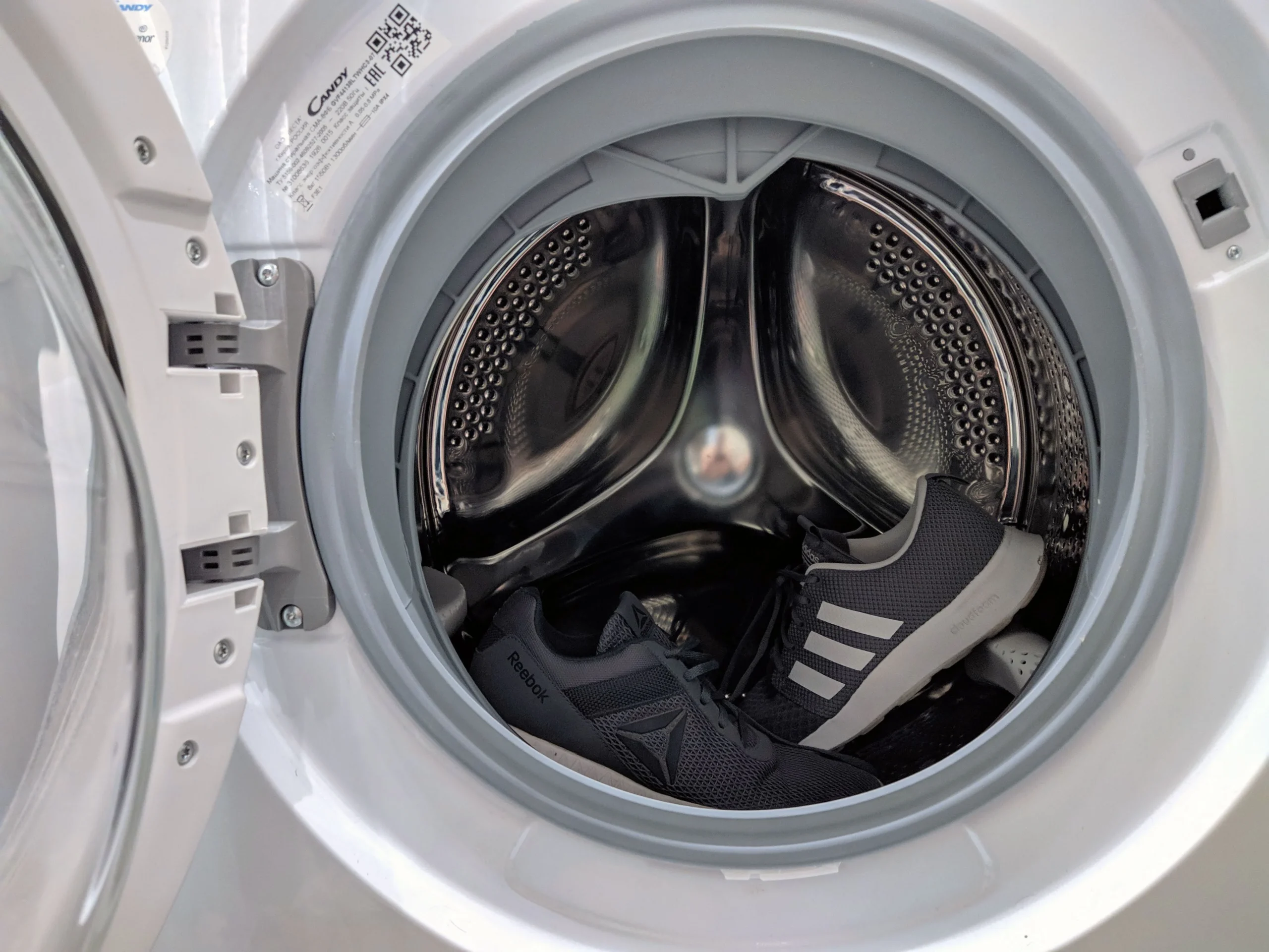 Wash Sneakers in a Washing Machine